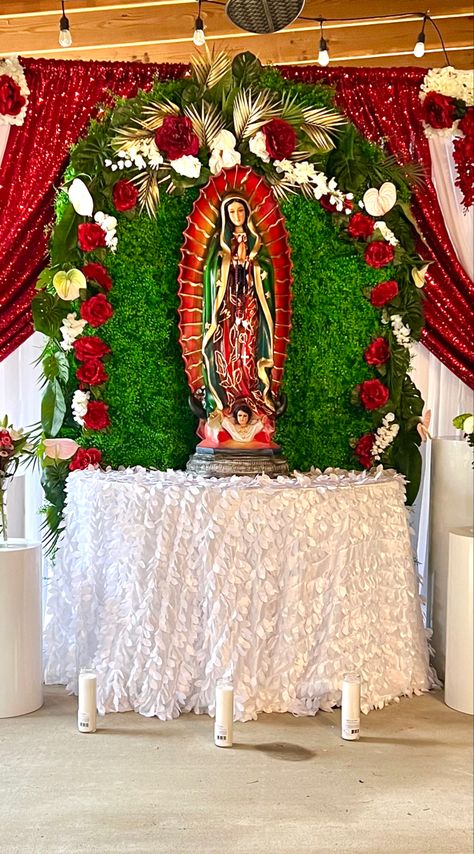 Virgin Mary Altar Decoration, Altar Para La Virgen Ideas En Casa, Altar Para La Virgen Ideas, Guadalupe Altar, Altar Catholic, Home Altar Catholic, Church Altar Decorations, Mother Mary Images, Fiesta Decorations