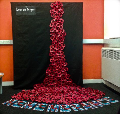 Remember Day Craft, Remembrance Day Library Displays, Remembrance Day Display Ideas, Remembrance Day Display School, Remembrance Day Assembly Ideas, Buddy Poppy Display Ideas, Remembrance Day Display, Poppy Art Remembrance Day, Remembrance Day Bulletin Board Ideas