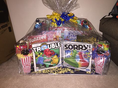 Family game night gift basket Family Fun Auction Basket Ideas, Family Game Night Basket Ideas, Game Night Fundraiser Basket, Game Night Basket Ideas, Game Night Gift Basket Ideas, Game Night Basket, Family Night Gift Basket Ideas, Family Game Night Auction Basket, Family Fun Night Gift Basket Ideas