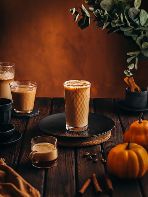 #autumncolors #coffee #pumpkin #foodphotos #foodphotography Autumn Coffee Photography, Coffee Photoshoot Ideas, Moodboard Cafe, Latte Photography, Coffee Autumn, Pumpkin Spiced Latte, Pumpkin Drinks, Fall Shoot, Thanksgiving Drinks