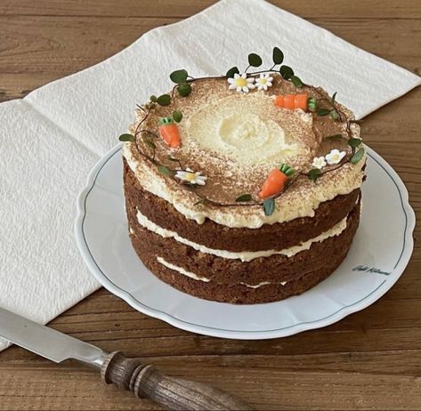 Carrot Cake Aesthetic, Carrot Cake Birthday Cake, Carrot Birthday Cake, Birthday Carrot Cake, Carrot Cake Decoration, Cake Homemade, Cute Baking, Hay Bales, Pretty Birthday Cakes