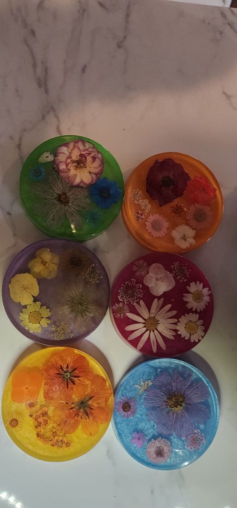 Resin Paperweights, I Just Cant, Flowers In Resin, Resin Ideas, Resin Flowers, Mica Powder, Paperweights, Real Flowers, I Cant