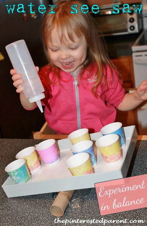 Science experiment with water - water see-saw experiments in balance Science Experiments With Water, Weight Activities, Experiments With Water, Pre-k Science, Science For Toddlers, Preschool Stem, Kid Experiments, Simple Machines, Preschool Science