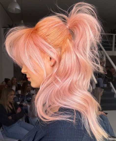 Peach Hair Fair Skin, Peach Pink Balayage, Peach And Pink Hair, Underlayer Hair Color Ideas, Pink And Peach Hair, Peach Colored Hair, Peachy Hair Color, Peachy Pink Hair, Pink Peach Hair