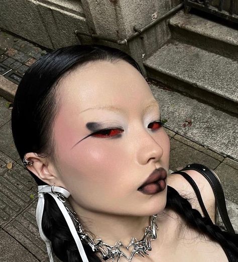 Gyutaro Makeup, Angel Goth Makeup, Goth Makeup No Lashes, White Foundation Makeup Looks, Afro Goth Makeup, White Inner Corner Eye Makeup, Cyberpunk Eyeliner, Makeup Look Ideas Creative, Gothic Glam Makeup