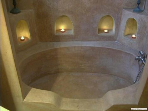 Cob tub sealed with Tadelakt Cob Building, Earth Bag Homes, Candle Shelf, Straw Bale House, Earthship Home, Natural Homes, Casa Country, Cob House, Hobbit House