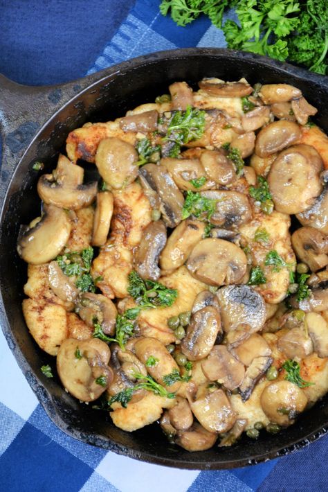 Chicken White Wine Sauce, Chicken Receipts, Garlic White Wine Sauce, Mushroom Wine Sauce, Turkey Stuffing Recipes, Chicken Sausage Recipes, Pound Dropper, Chicken And Mushrooms, Weight Watchers Chicken