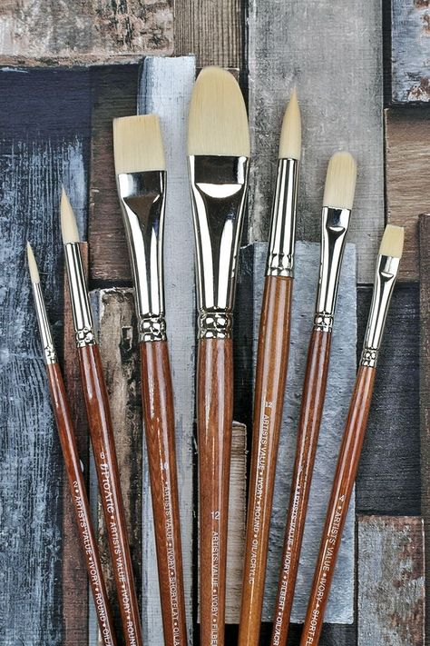 You need to learn two things about a brush before you go out there and buy it. Its anatomy and what it was made for. Bromley Art, Make Money As An Artist, Art Wishlist, Painter Photography, Ganesha Tattoo, Art Studio Room, Artsy Aesthetic, Artist Brush, Artist Aesthetic