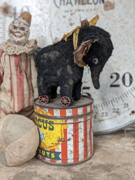 Soft Sculpture Art, Old Fat, Toys In The Attic, Handmade Stuffed Toys, Vintage Whimsical, Toy Art, Vintage Teddy Bears, Paw Pads, Art Dolls Handmade