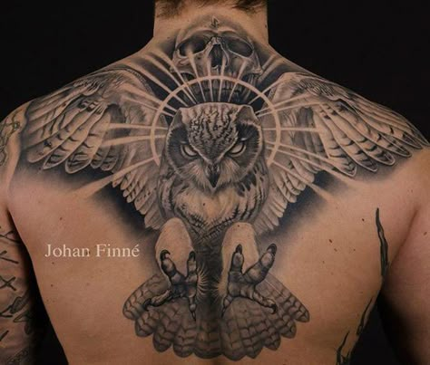 Traditional owl tattoo - All the traditional tattoos of this guy looks amaing, especially the owl on his chest. Description from pinterest.com. I searched for this on bing.com/images Owl Back Tattoo, Owl Tattoo Back, Owl Tattoo Chest, Mens Owl Tattoo, Traditional Owl Tattoos, Cute Owl Tattoo, Backpiece Tattoo, Tier Tattoo, Awesome Owls