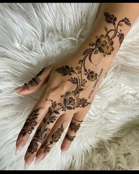 Mehendi Designs Bridal, Brides Mehndi, Mehendi Designs For Hands, Mehendi Bridal, Indian Henna Designs, Henna Designs Back, Mehndi Bridal, Palm Mehndi, Henna Flower Designs