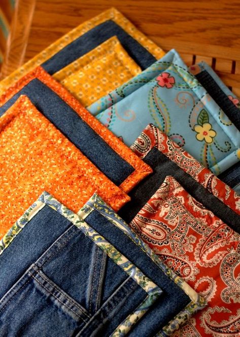 Blue jeans, crafting, craft hacks, repurpose projects, upcycling projects, popular pin, DIY crafts, DIY projects, easy DIY projects. What To Do With Old Jeans, Återvinna Jeans, Tips Menjahit, Diy Jeans, Blue Jeans Crafts, Denim Projects, Jean Crafts, Recycle Jeans, Denim Crafts