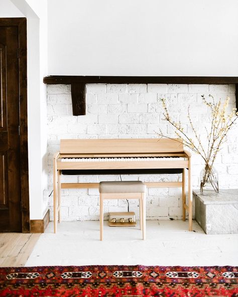 Suzy Holman on Instagram: “I sat down at this piano for the first time, MY piano, my very own dream piano - and wept. It felt like a piece of my soul was missing and…” Roland Piano, Piano Living Rooms, Jungalow Style, Makeup Room Decor, White Living, Nordic Home, Makeup Room, Piece Of Me, Scandinavian Design