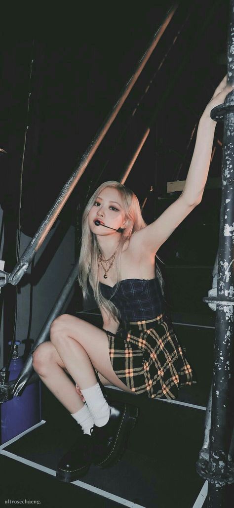 Rosé Rose Queen, Rose And Rosie, Blackpink Wallpaper, Rose Icon, Park Chaeyoung, Rosé Blackpink, Black Pink Kpop, Blackpink Fashion, Blackpink Rose