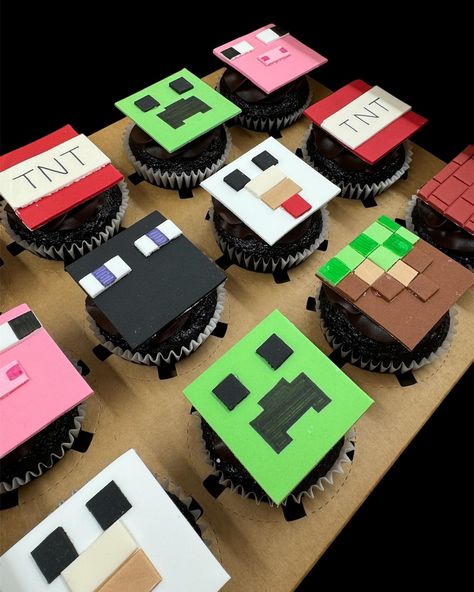 Minecraft cupcakes #minecraft #minecraftcupcakes #tailoredtreats Cupcakes Minecraft, Minecraft Cupcakes, Minecraft, Cupcake, Food And Drink, Quick Saves