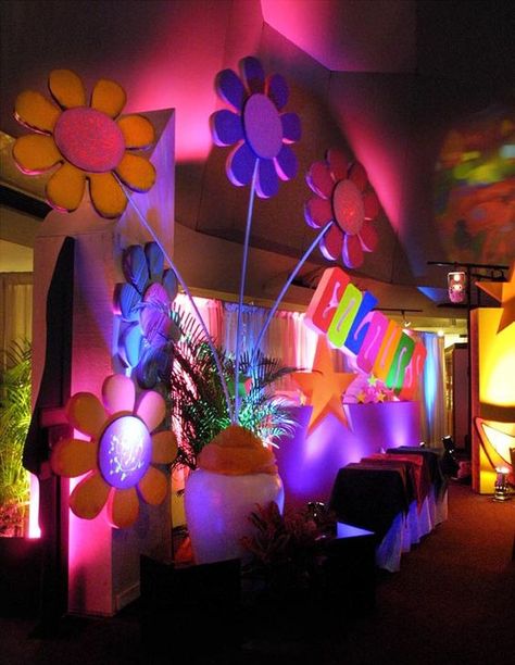 beatles themed decoration ideas - Bing Images | Groovy | Pinterest ... 60s Party Decorations, 60s Party Themes, Sixties Party, 60s Prom, Beatles Theme, 60's Party, Flower Power Party, 70s Party Theme, 60s Theme