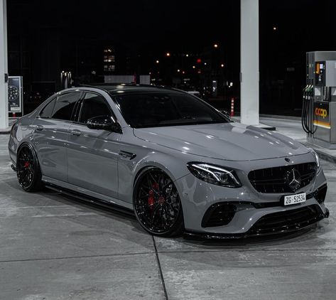 Cars Mercedes Benz, Mercedes Benz Sports Car, Amg E63, Mercedes Amg Gt R, Mercedes Benz E63, Black Mercedes Benz, Range Rover Car, Mercedes C63 Amg, Mercedes Benz E63 Amg