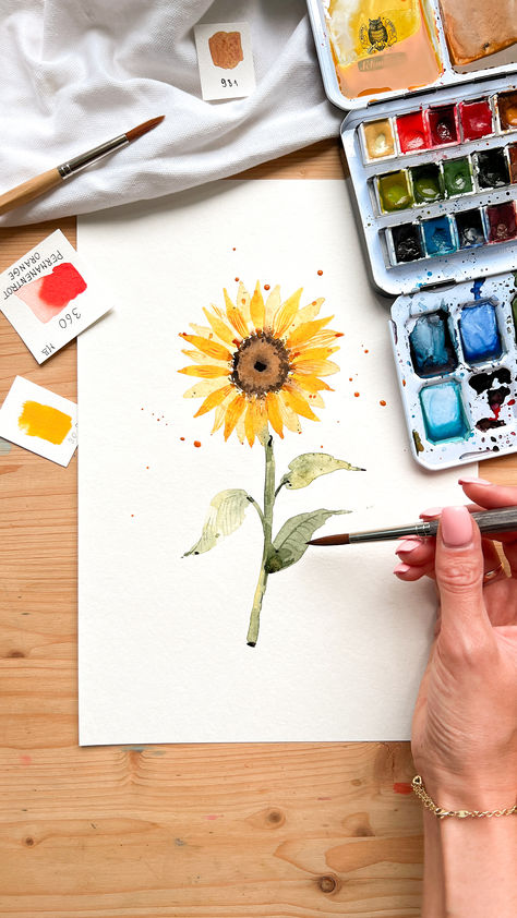 Lerne eine einfache Sonnenblume mit Aquarell zu malen. Wir zeigen dir Schritt für Schritt mit einfachen Tipps & Tricks & Malideen wie du eine Blumen Illustration zaubern kannst. Klicke auf den Link zu unserem Tutorial. Aquarell Painting, Art Inspo, Sunflower, Bullet Journal, Drawings, Birthday, Color, Art