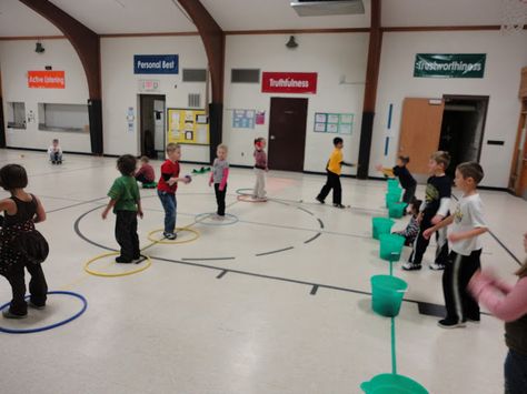 Carly's PE Games: P.E. Christmas Games Christmas Pe Games, Feed The Reindeer, Sport Snacks, Elementary Physical Education, Elementary Pe, Pe Activities, Pe Lessons, Pe Ideas, Health And Physical Education