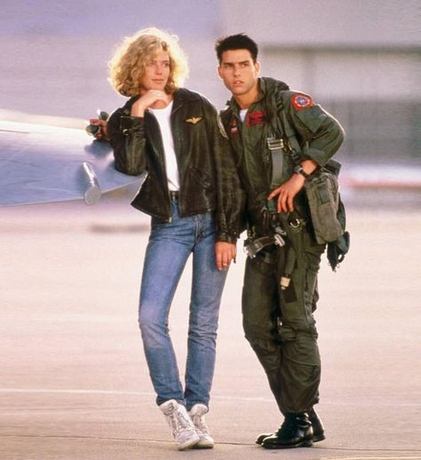 Maverick and charlie from top gun 80s couple costumes - DIYs.com 80s Couple Costume, Movie Couples Costumes, 80s Halloween Costumes, Kelly Mcgillis, 90s Halloween Costumes, Halloween Costumes Diy Couples, Unique Couple Halloween Costumes, Best Couples Costumes, Halloween Coustumes