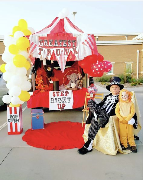 Halloween Trunk Or Treat, Trunker Treat Ideas, Halloween Car Decorations, Trunk Or Treat Ideas, Creepy Carnival, Hallowen Ideas, Ideas For Halloween, Treat Ideas, Halloween Goodies