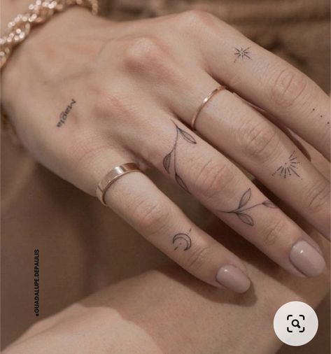 Small Star Tattoos, Tato Minimal, Small Finger Tattoos, Hand And Finger Tattoos, Finger Tattoo Designs, Petite Tattoos, Small Hand Tattoos, Subtle Tattoos, Elegant Tattoos