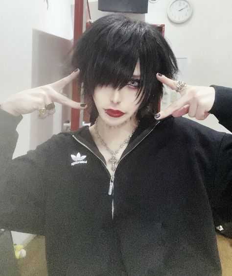 Short Visual Kei Hair, Kakumay Band, Visual Kei Hairstyles Short, Vkei Hairstyles Short, Short Vkei Hair, Mako Kakumay, Visual Kei Hairstyles, Vkei Hair, Vkei Makeup