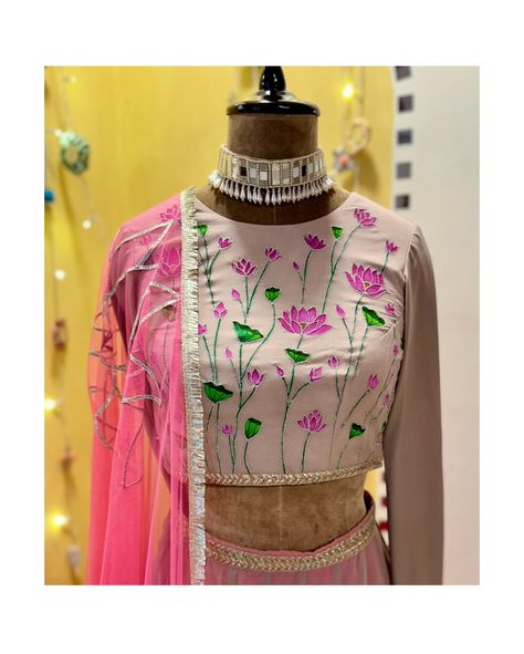 Lotus hand painted blouse paired with a grey ombré skirt and a beautiful pink embroidered dupatta. To place your order DM or Whatsapp us at +91 9971767771. It can be customised is any colour of your choice. [hand painted, mehendi lehenga, bridesmaid outfit, Indian dress, custom made clothing ] #labelsnigdhakapoor #mehendioutfit #sangeetoutfit #handpainted #lotus #gottapatti #indianwedding #destinationwedding #bridesmaidoutfit #bridetobe Sangeet Lengha, Rakhi Outfits, Hand Painted Blouse, Mehendi Lehenga, Painted Blouse, Outfit Indian, Lehenga Bridesmaid, Golden Blouse, Mehendi Outfit