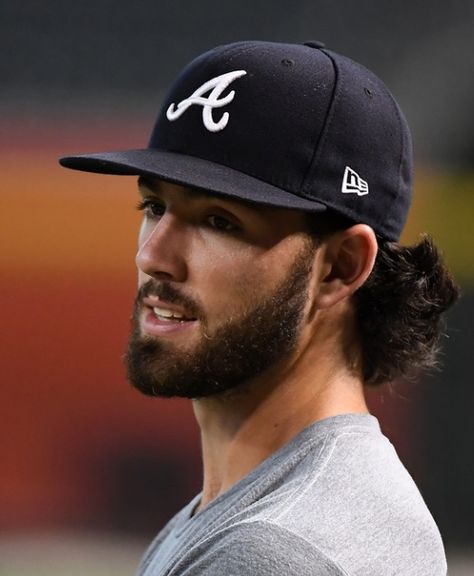 Dansby Swanson Hair, Baseball Flow Haircut, Baseball Haircut Boys, Hairstyles With A Hat, Sports Wife, Baseball Haircuts, Hot Baseball Players, My Type Of Man, Long Hair Beard