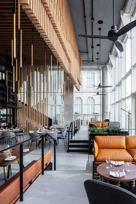 Suspended timber screens and vertical vegetation feature in this Tel Aviv restaurant interior by Israeli architecture office Kimmel Eshkolot Architects. Timber Screen, Eclectic Restaurant, Lake House Interior, Timber Screens, Industrial Restaurant, Design Café, Restaurant Lounge, Modern Restaurant, Architecture Office