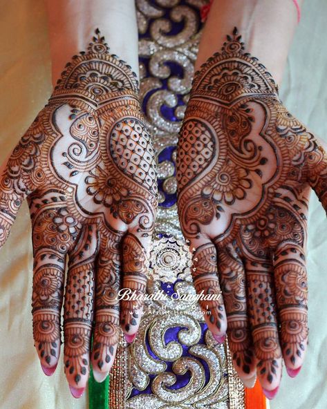 Simple bridal henna for the beautiful Sharon Mahal  Last date for posting fresh henna cones is 8th Dec 2015.  Creating the bridal design just for you. For bridal enquiries, inbox me or contact me on 07734321481 or email info@ArtisticHenna.com  #bharathisanghani #bharathisanghanimehndi #henna #mehndi #hennaartist #hennapro  #asianwedding #lookamillion #uniquehennaart #hennainspire #bodyart #hennatattoo #mehndi_inspire #zukreat #hudabeauty #dollhousedubai #allthingsbridal #traditional #bridalhenna Matching Mehendi Design, Intricate Mehndi Designs, Simple Bridal Henna, Henna Traditional, Matching Henna, Intricate Henna Designs, Bridal Mendhi, Traditional Henna Designs, Mehndi Wedding