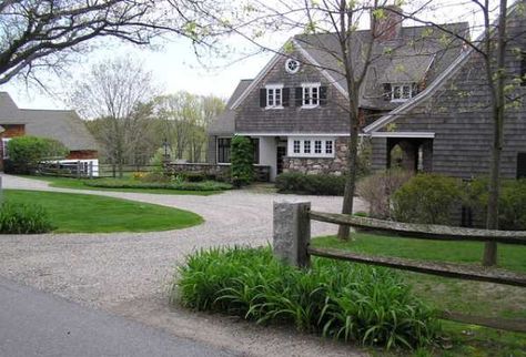 House Of Landscaping Ideas For Front Entrance | ... design with wooden fence and natural front yard landscaping ideas Circle Driveway, Driveway Entrance, Rustic Exterior, Driveway Design, Pallet Patio, Driveway Landscaping, Gravel Driveway, Front Yard Fence, Front Landscaping