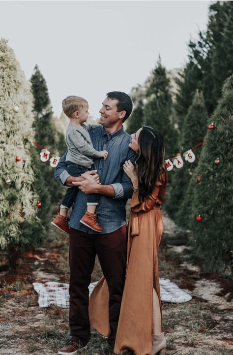 Christmas Tree Farm Pictures, Tree Farm Pictures, Tree Farm Photo Shoot, Christmas Tree Farm Photo Shoot, Consistent Aesthetic, Christmas Tree Farm Photos, Christmas Family Photoshoot, Winter Family Photos, Farm Pictures