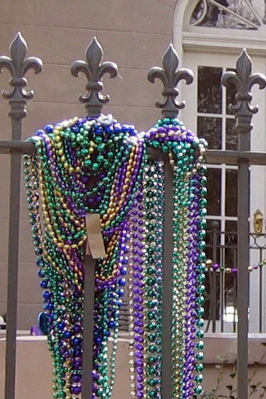 Mardi Gras beads in New Orleans Mardi Gras Centerpieces, Mardi Gras Crafts, Mardi Gra, Mardi Gras King Cake, Venetian Masquerade Masks, Mardi Gras Food, Mardi Gras Outfits, Mardi Gras Costumes, Mardi Gras Parade