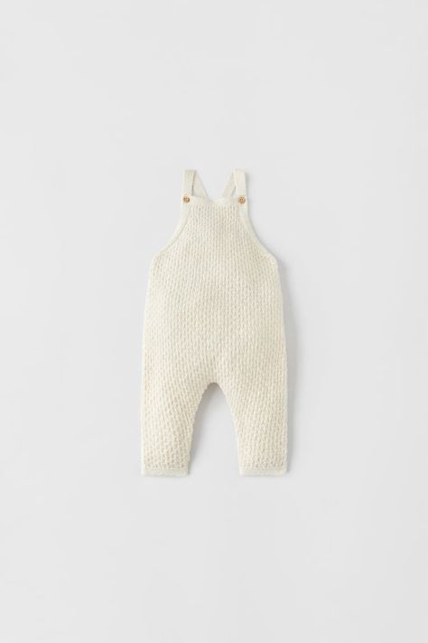 TEXTURED OPENWORK KNIT DUNGAREES - Mid-ecru | ZARA United Kingdom Toddler Boy Overalls, Overalls Baby Girl, Knit Overalls, Boy Overalls, Footed Leggings, Plaid Jumpsuit, Baby Milestone Photos, Baby Mode, Kids Overalls