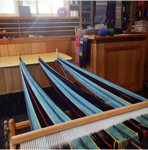 Warping A Rigid Heddle Loom, Rigid Heddle Loom Stand Diy, Rigid Heddle Loom, Cricket Loom, Rigid Heddle Weaving Projects, Rigid Heddle Weaving Patterns, Weaving Loom Projects, Rigid Heddle Weaving, Weaving Tutorial