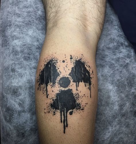 Biohazard Tattoo, Gas Mask Tattoo, Tech Tattoo, Trash Polka Tattoo Designs, Zombie Tattoos, Simple Tattoos For Guys, Flame Tattoos, Scary Tattoos, Trash Polka Tattoo