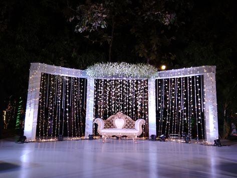 Minimal Sangeet Decor, Sangeeth Decors Outdoor, Sangeet Decoration Stage, Sangeet Backdrop, Shadi Decoration, Indian Outdoor Wedding Decor, Shadi Decor, Haldi Decorations, Sangeet Decoration