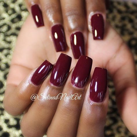 Colors To Paint Your Nails, Brown Hands, Burgundy Acrylic Nails, Ballerina Acrylic Nails, Rounded Acrylic Nails, Elegant Vibes, Wine Nails, Maroon Nails, Sassy Nails