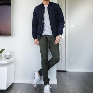 Outfit Pantalon Verde, Adidas Clothes, Casual Outfits Men, Husband Clothes, Outfit Pantalon, Green Pants Outfit, Mens Smart Casual Outfits, Olive Pants, Suits Casual