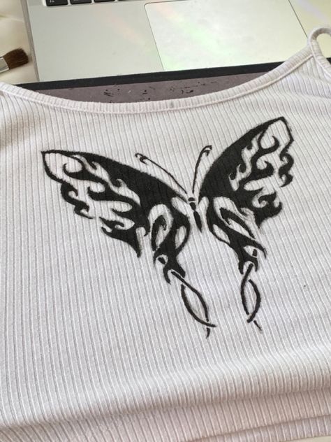 Butterfly drawn onto top Pants Design Drawing Ideas, Butterfly Shirt Y2k, Designs To Draw On Shirts, Y2k Butterfly Design, Bleach Painted Jeans Grunge, Grunge Y2k Drawing, Diy Shirt Aesthetic, Y2k Drawings Aesthetic, Cool Designs To Paint On Pants