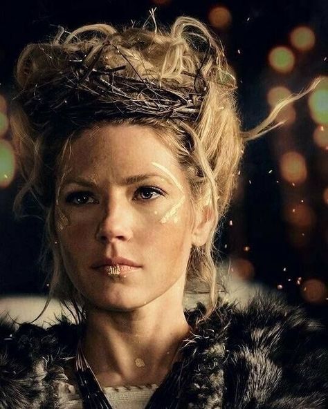 Makeup Lagertha Lothbrok, Lagertha Vikings, Viking Makeup, Vikings Halloween, Lagertha Hair, Vikings Lagertha, Viking Queen, Viking Party, Viking Aesthetic