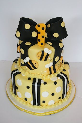 Cake 2 Layer, Bee Birthday Cake, Bumble Bee Cake, Bumble Bee Birthday, Bee Birthday Party, Bee Cakes, Bumble Bee Baby Shower, Tiered Cake, Bee Party