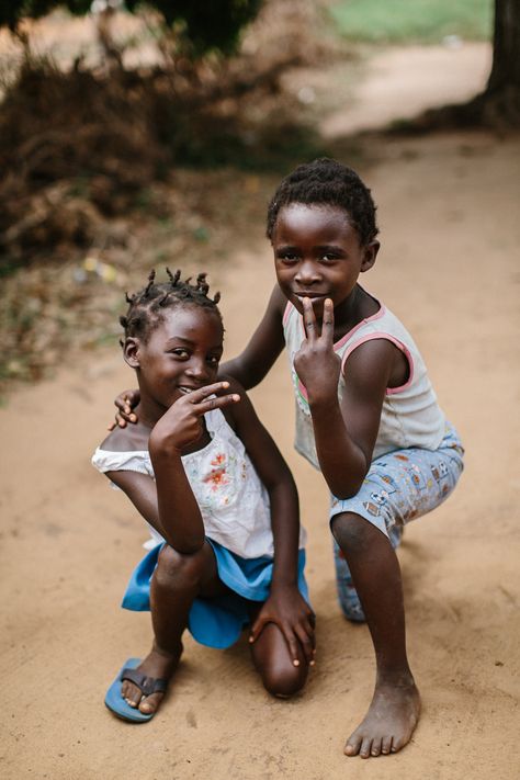 Zambia Culture, All About Africa, African Vibes, Zambia Africa, Custom Dance Costumes, Waka Waka, Children Playing, We Are The World, Emerald Necklace