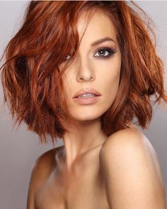 CONSEILS & COIFFURES - Valentin Coiffeur Coloriste Short Copper Hair, Messy Bob Hairstyles, Short Red Hair, Natural Red Hair, Red Hair Inspo, Ginger Hair Color, Hair Color Auburn, Copper Hair Color, Auburn Hair