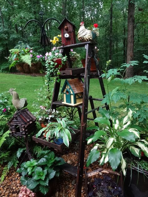 Ladders In The Garden, Diy Garden Decoration, Wooden Ladders, Old Wooden Ladders, Ladder Ideas, Garden Ladder, Vintage Garden Decor, Have Inspiration, Garden Yard Ideas