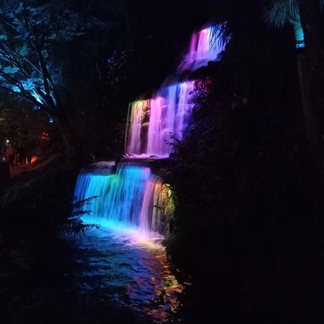 #lights #waterfall #aesthetic Brazil Waterfalls, Waterfall Bedroom, Artificial Waterfall, Waterfall Aesthetic, Waterfall Park, Light Sculptures, Waterfall House, Waterfall Lights, Meldi Ma Hd Photo