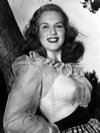 Deanna Durbin Glamour Gals, Deanna Durbin, Jeanne Crain, Vintage Actresses, Musical Film, Classic Actresses, Actrices Hollywood, Silent Movie, Hollywood Fashion