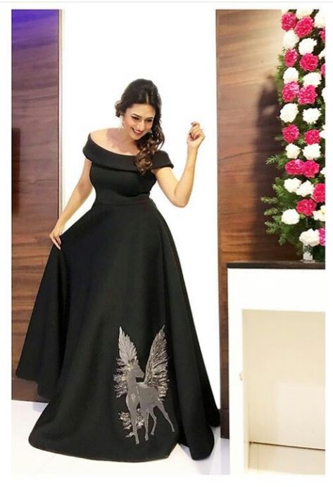 Black Gown Indian Party Wear, Black Gown Design, Black Gown Indian, Black Indian Gown, Long Gown Dress Party Wear Western, Simple Black Gown, Party Wear Gowns Western, Indowestern Gowns, Black Gown Dress