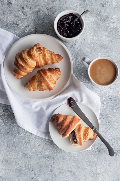 A traditional flaky, basic buttery croissant recipe, these French classics are worth every minute and gram of butter. || Good Things Baking Co. #croissants #flatlay #brunch #goodthingsbaking #frenchpastry Traditional Croissant Recipe, Make Croissants, Lazy Breakfast, Cruffin Recipe, Fancy Dishes, Croissant Recipe, French Pastry, Food Photography Inspiration, Baking Project